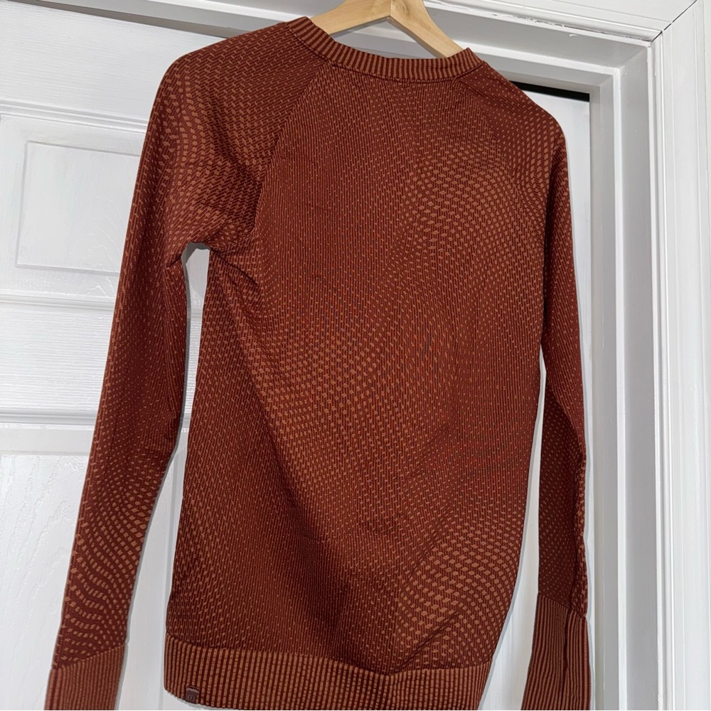 Lululemon Bundle of Two Long Sleeve Pullovers Brown Navy 8 Rest Less - Picture 8 of 8
